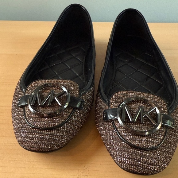 Michael Kors LILLIE Flats Black Gold Fine Glitter Logo 6M Women’s - Picture 2 of 6